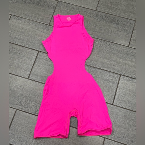 NWOT Skims High Neck Cutout Onesie Romper Jumpsuit Shorts Neon Pink Size Small - Picture 5 of 7